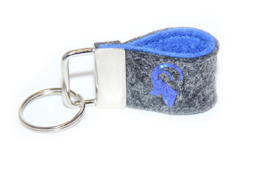 Mini Schlüsselanhänger Glimmer-Steinbock Wollfilz dunkelgrau blau
