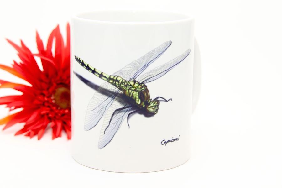 Tasse Libelle gezeichnet für Kaffee oder Tee